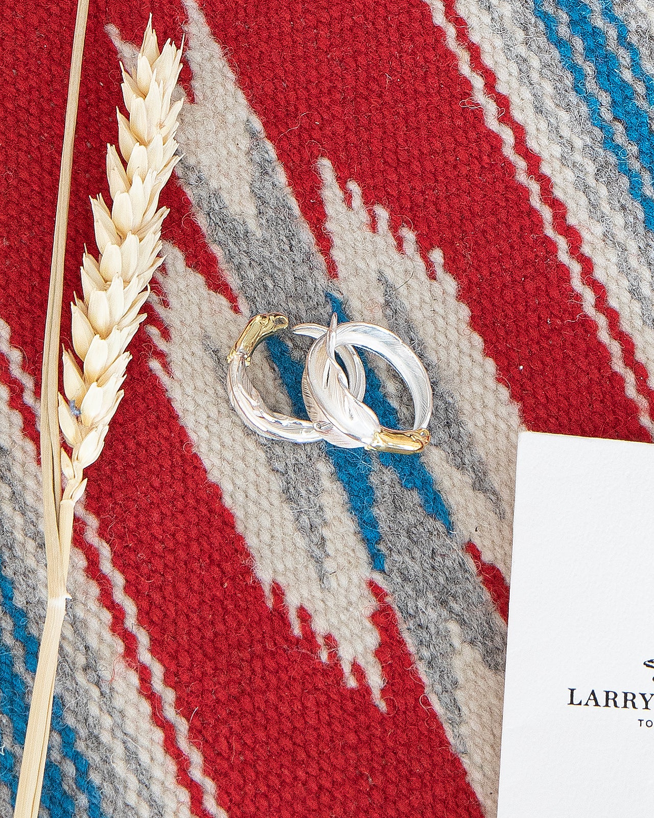 Larry Smith 18K Eagle Head Kazekiri Feather Ring - Image 3